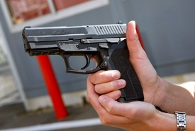 Sig Sauer, jedna ze dvou zbraní, jimiž Adam Lanza střílel (ilustrační foto).